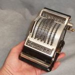 Régi német tekerős számológép Resulta miniatűr számológép német birodalmi szabadalom 1920 as évek fotó