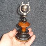 antik csengő miniatűr csengő esztergált fa sakkfigura alakú kis csengettyű kávéházi asztalra ? fotó