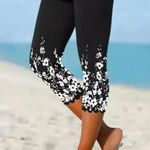 Új, fekete színú, elasztikus capri leggings, fehér virágmintával az alján, XL/XXL fotó