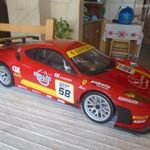 Nagyméretű Ferrari játékautó fotó