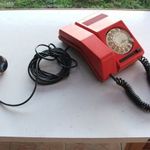 CB 811-es piros színű számtárcsás telefonkészülék fotó