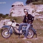 Férfi MZ TROPHY 250-es motorkerékpáron, kirándulás, jármű, közlekedés, szocializmus, 1970-es évek... fotó