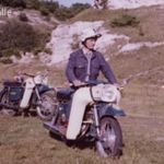 Férfi MZ TROPHY 250-es motorkerékpáron , kirándulás, jármű, közlekedés, farmer, szocializmus, 197... fotó