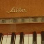 Lauter pianino székkel együtt fotó