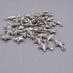 Akril fityegő/medál ezüst színű csillag (40 darab) 16 mm fotó