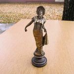 Tömör bronz kisasszony (20 cm, 1000 gr.) fotó