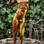 Ébredés - férfi akt - bronz szobor fotó