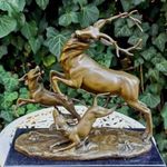 Szarvasra támadó vadász kutyák - Tekintélyes bronz szobor műalkotás fotó
