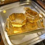 Baba házi porcelán (arany szinű) edények fotó