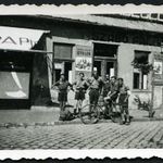 Cserkészek kerékpárral, Szabó Pál vendéglője előtt, egyenruha, kocsma, 1930-as évek, Eredeti fotó... fotó