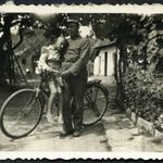 Magyar katona (határőr?) egyenruhában kisfiával, kerékpár, bicikli, jármű, közlekedés, Horthy-kor... fotó