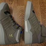 Új eredeti Adidas Forum Mid 42 2/3-os vagy 43 1/3-os férfi bőr utcai cipő túracipő bakancs 2 színben fotó