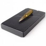 0X641 Régi fekete márvány levélnehezék lőszerrel fotó
