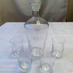 Régi csiszolt borosüveg (dekantáló) 4 db pohárral V fotó