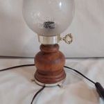 Asztali lámpa üveg burával fotó