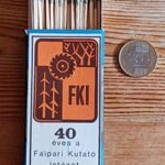40 éves a Faipari Kutató Intézet FKI óriás doboz hosszú gyufa nem használt, retro reklám grafikával fotó