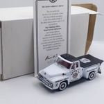 Matchbox Collectibles. 1955 Ford F 100Emergency Service. Ritkaság !!!!!!!!!!!!!!!!!!! fotó