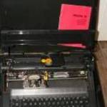 Olivetti Praxis 35 hordozható elektromos írógép angol billentyűzettel fotó