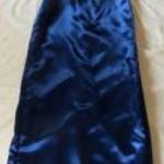 kék szatén maxi ruha hátul hosszabb és diszgombos fotó