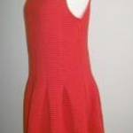 H&M piros anyagában nyomott mintás ujjatlan ruha fotó