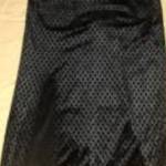 fekete maxi ruha anyagában mintás tükörbársony h: 134 cm mb: 80-102 cm oldalt felvágott fotó