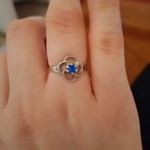 Szép virágos ezüst gyűrű kék kővel - Örökségből - antik, különleges. fotó