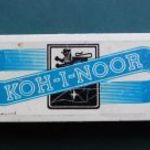 Koh-I-Noor ceruzatartó fémdoboz. Írószer, íróeszköz tartó doboz, 6 darab régi márkás ceruzával. fotó
