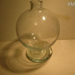 Üvegpalack talpas gömb, különleges fújt hutaüveg, patikai, labor eszköz. fotó