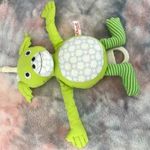 S.Oliver zenélő sárkány baba baby játék felakasztható almazöld fiús fotó