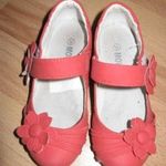 24-es kislány cipő. fotó