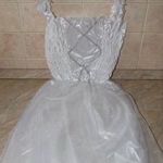 Új menyasszony ruha jelmez akár kiegészítőkkel fotó