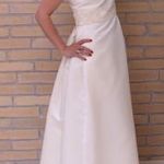 S-es menyasszonyi ruha esküvői ruha szalagavatós báliruha alkalmi ruha fotó