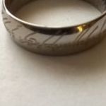 A GYŰRŰK URA gyűrű replikája ezüst színben fotó