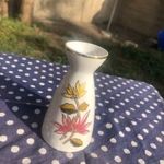 Hollóházi porcelán virágos kis váza fotó