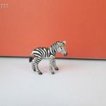 Eredeti Schleich zebra csikó állatfigura !! 7x6cm ! fotó
