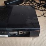 Xbox 360 E (1538) 500 GB konzol tartozékokkal fotó