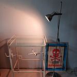 Görgős régi orvosi fém asztal kihajtható tálka tartókkal fotó