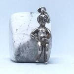 Ezüst medál 3.08 pisilő kisfiú fotó
