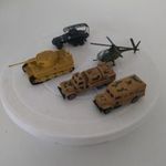 Kisautó plastic katonai járművek harcra készen fotó