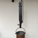 Antik kovácsoltvas tűztér fölött bogrács tartó emelő konyhai eszköz 1786 kovácsolt vas 700 9029 fotó