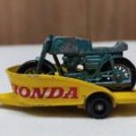 Matchbox---Honda M/Cycle & Trailer--Citromsárga futó-felirattal---RW fotó