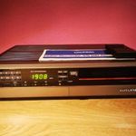 Gyönyörű Grundig VS180 videomagnó 1982-ből távval, kezelési utasítással! 1Ft-ról NMÁ 17kg!!!!!!!!!!! fotó
