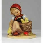 1Q684 Régi Hummel csibéket etető kislány porcelán figura TMK1 fotó