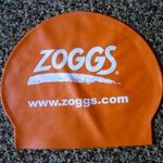ZOGGS narancssárga-fehér márka feliratos gumi úszósapka S-M-es, méret fotó