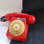 Retro Piros Tárcsás Vezetékes Telefon fotó