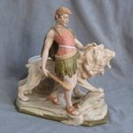 antik porcelán figurális virágtartó porcelán figura Héraklész nemeai oroszlán mitológiai figura 1900 fotó