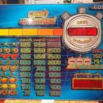 Retro kockás nyerőgép üvege szép állapotban szerencsejáték cash unlimited dekoráció férfibarlang fotó