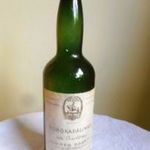 Régi dombornyomott, címkés üveg (Vitéz Czájlik Lajos-féle borókapálinka) fotó