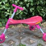 Scuttlebug - rózsaszín háromkerekű (tricikli) fotó