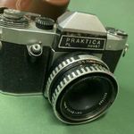 Vintage fényképezőgép az 1960-as évekből /" PRAKTICA PL NOVA I " Carl Zeiss Jena objektívvel fotó